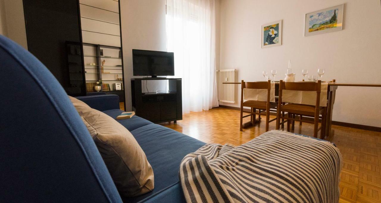 Joivy Welcoming 1Br Apt Next To Villa Olmo Como Buitenkant foto