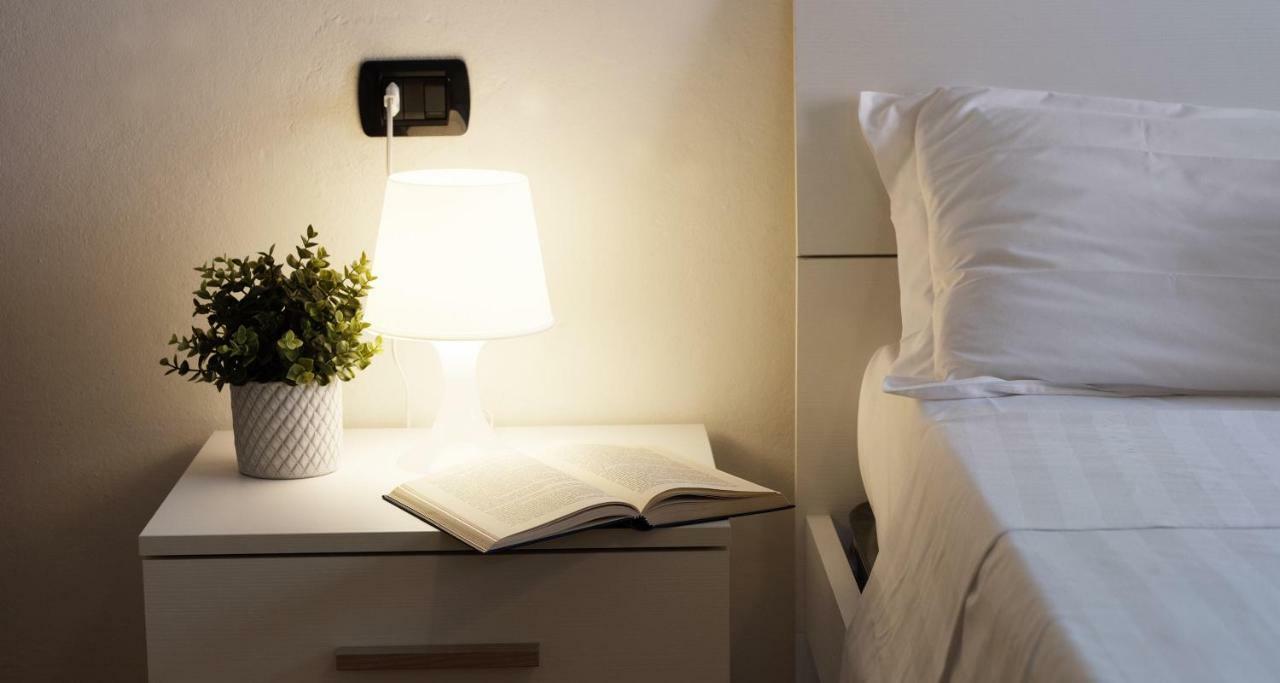 Joivy Welcoming 1Br Apt Next To Villa Olmo Como Buitenkant foto